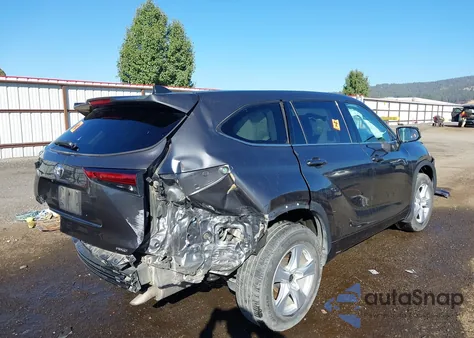 2022 Toyota Highlander L z USA, uszkodzony, nr VIN 5TDCZRBH2NS238320